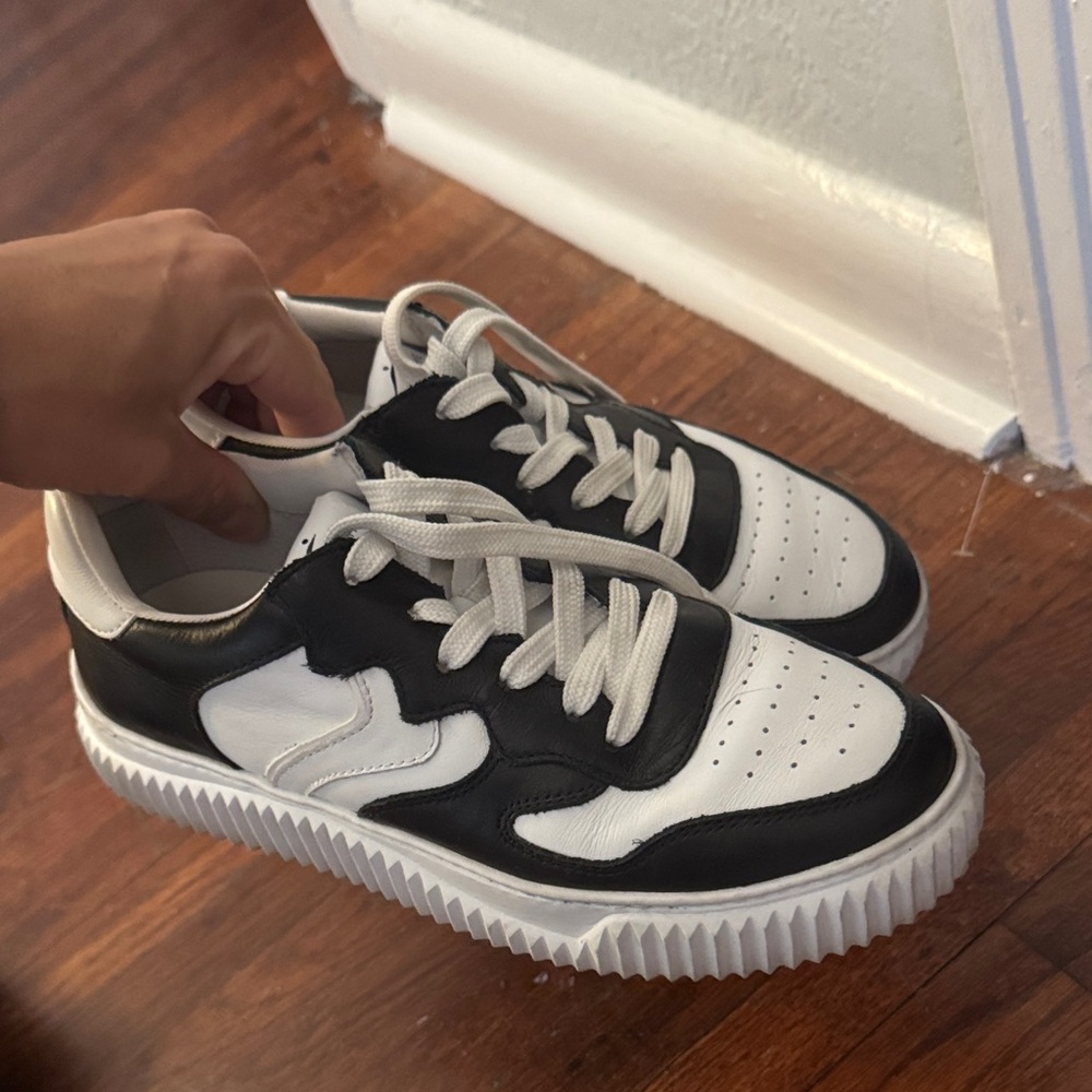 Voile Blanche Black and White Sneakers